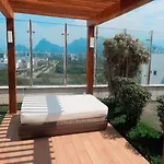 Apartamento luxuoso na Barra com piscina e garagem